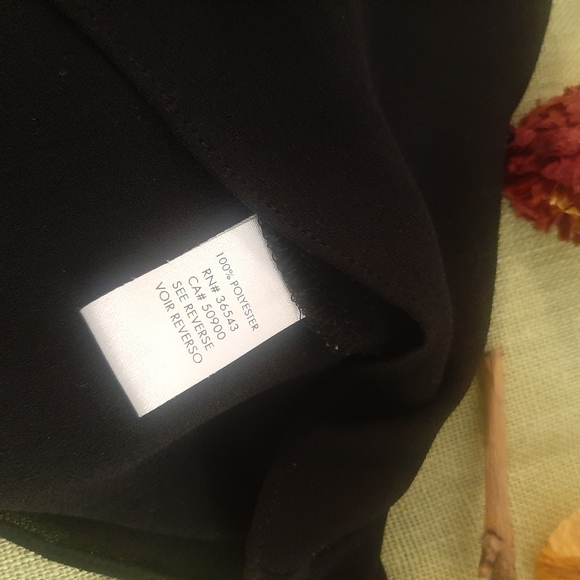 ❌ [SOLD] NWOT Calvin Klein Cold Shoulder Blouse, Size Small - Picture 8 of 10